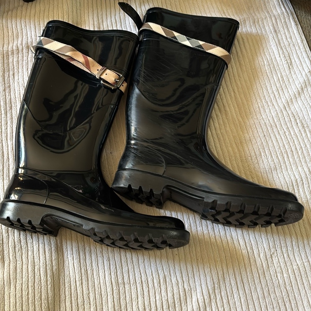 Burberry rain boot